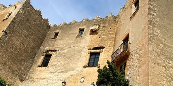 Les primeres visites guiades al Castell d’Altafulla generen gran expectació i omplen les places disponibles