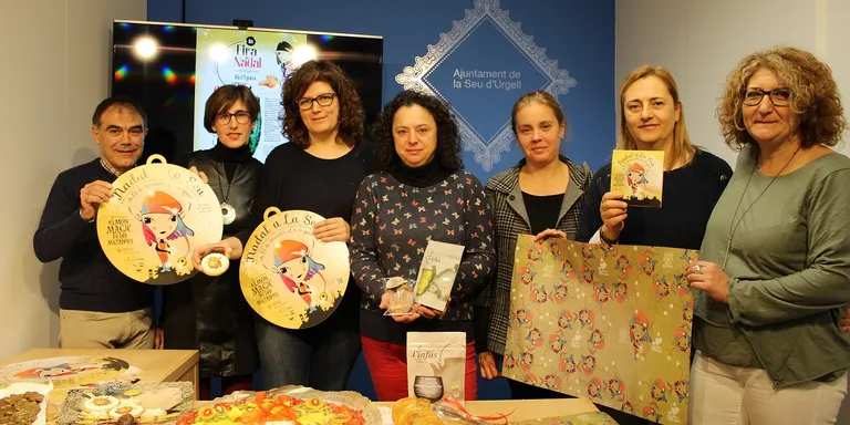 Una fira de botigues al Passeig i sucrets amb la imatge del Món Màgic, novetats de la campanya de Nadal a la Seu