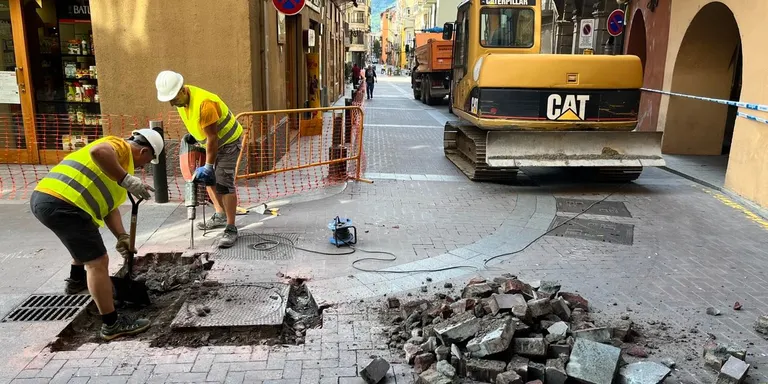 Comencen les obres d'arranjament del carrer Major de la Seu d'Urgell