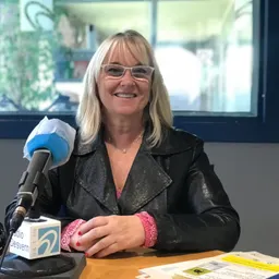 Entrevistes de la Justa del 18/2/2022 — Concurs “Dit i Fet”, cursos i matrícula de català, Voluntariat per la Llengua, Sant Jordi i clubs de lectura a Sant Just (amb impuls digital i Spotify) - episode art