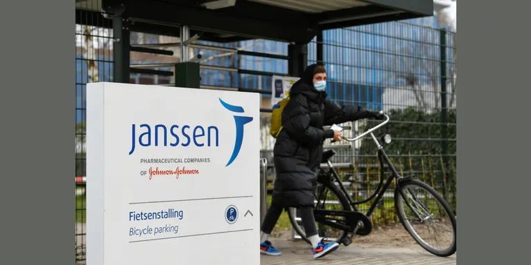 Johnson&Johnson retarda la distribució de la vacuna Janssen a Europa mentre s'estudien les trombosis estranyes als EUA