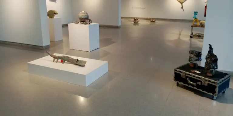 Sinbiòtika al Museu Monjo: un duel entre argila i plàstic