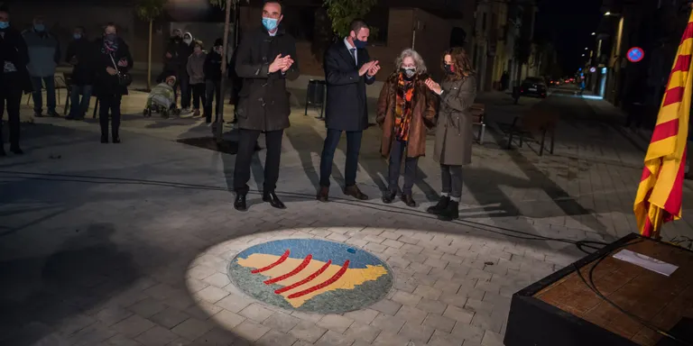 La nova plaça de Catalunya és una àrea de vianants i l'entorn s'allibera de trànsit