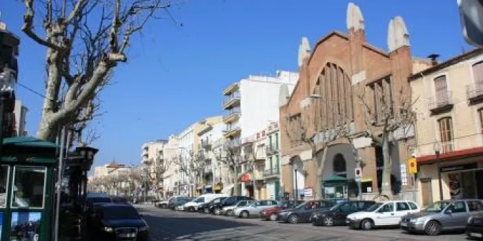 La zona vermella davant del mercat municipal es posa en marxa la setmana que ve