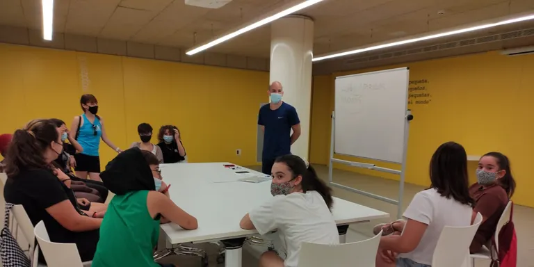 L'Ajuntament de Pineda inicia un estiu ple d'activitats pels joves del municipi