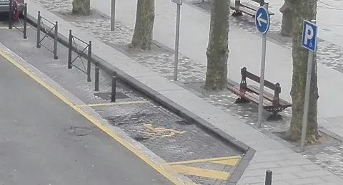 POLICÍA LOCAL REALIZA UNA CAMPAÑA PARA GARANTIZAR EL CORRECTO USO DE LAS TARJETAS DE APARCAMIENTO PARA PERSONAS CON MOVILIDAD REDUCIDA