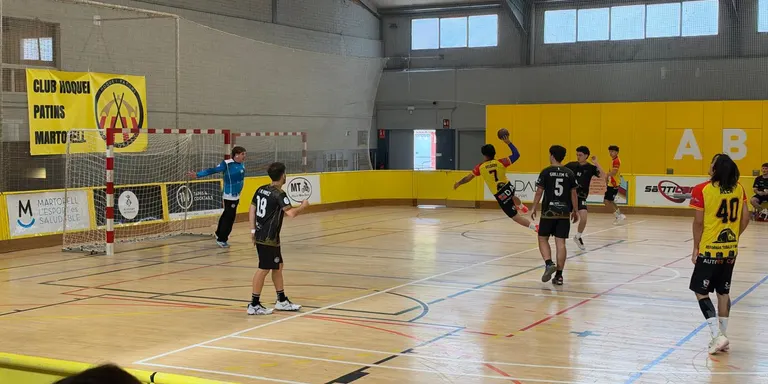 El Veinti d’handbol mostra múscul a Martorell