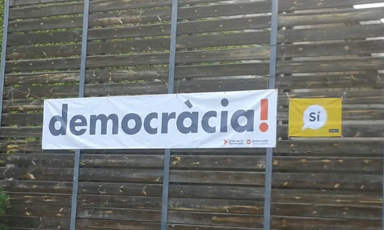 Òmnium i l'ANC Alt Urgell animen a inscriure's per participar a la concentració de la Diada