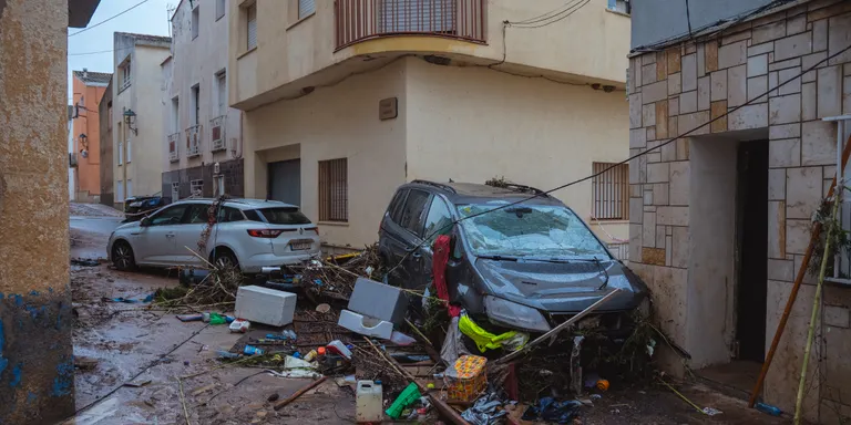 Un ferit greu i 17 lleus pel temporal de pluges a les Terres de l'Ebre