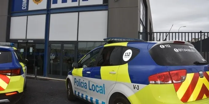 La Policia Local deté dos individus, un d'ells per agredir un agent