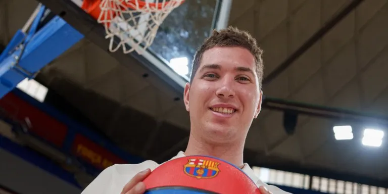 Joel Parra firma amb el FC Barcelona
