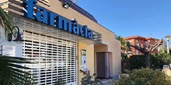 Les farmàcies d’Altafulla comencen a repartir mascaretes sanitàries