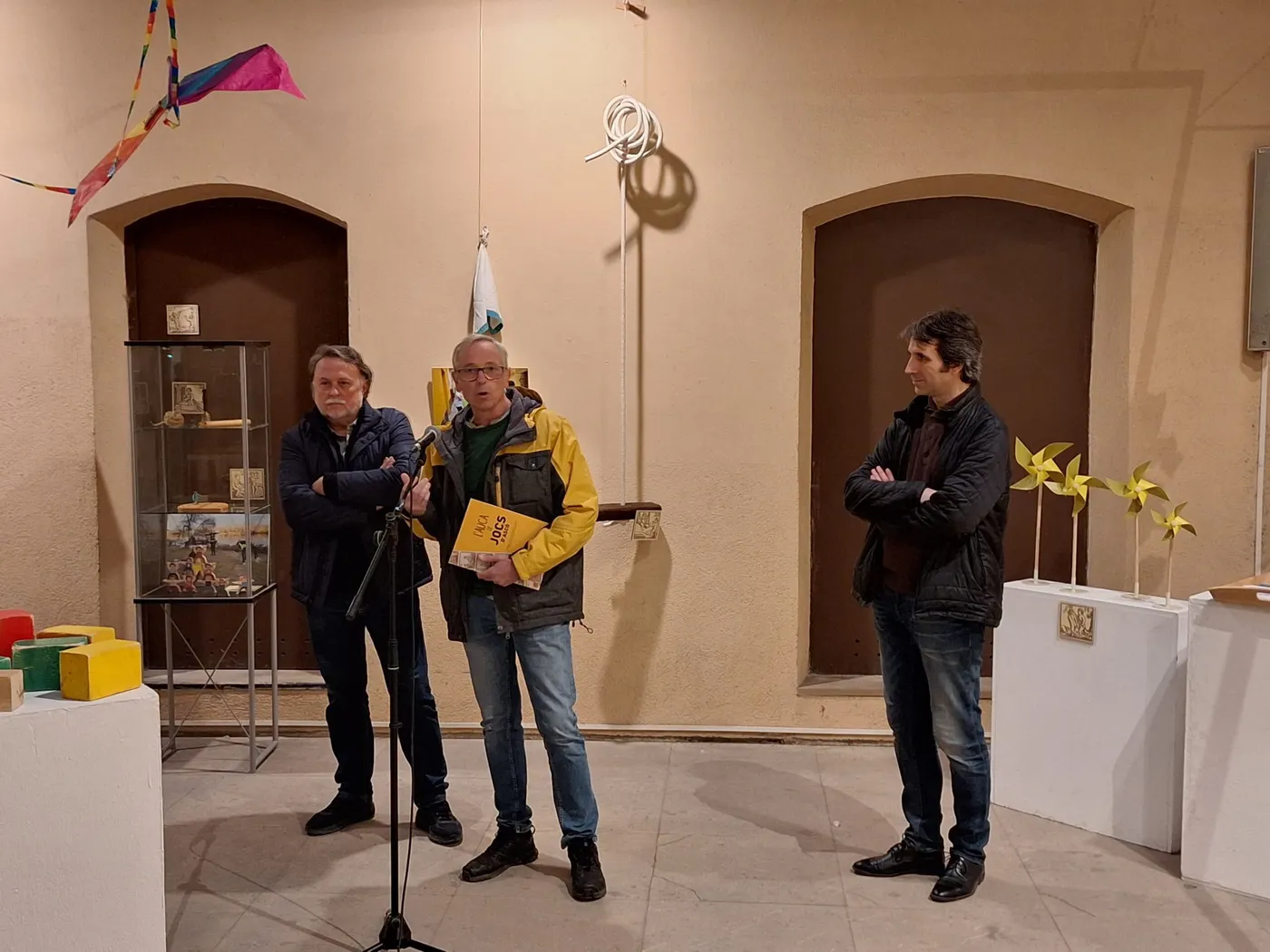 Valls Juga presenta l’exposició “Una auca de jocs tradicionals”