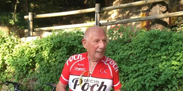 Antoni Poch compleix amb la cita anual de pujar a Montserrat en bicicleta