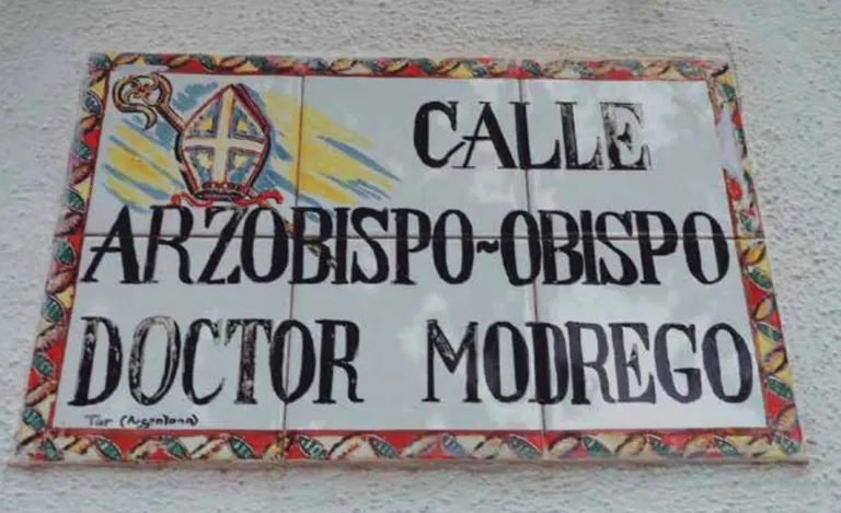 L’Ajuntament comença ja el procediment pel canvi de nom del carrer Doctor Modrego i de la plaça Carlos Trias