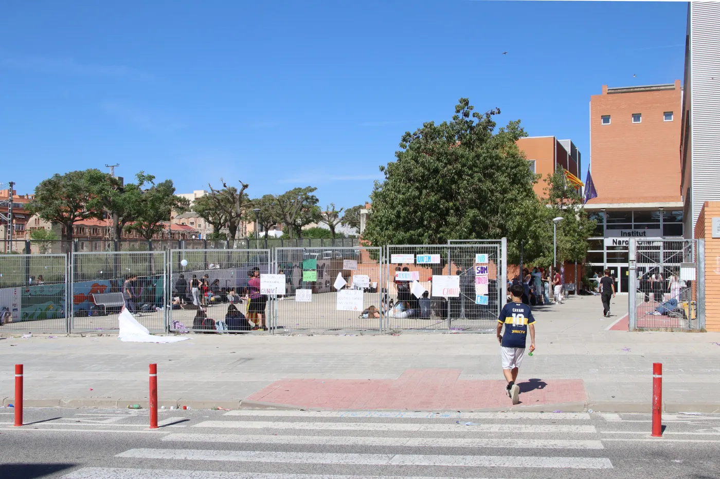 Segueixen les protestes dels alumnes de 4t d'ESO de l'Institut Narcís Oller