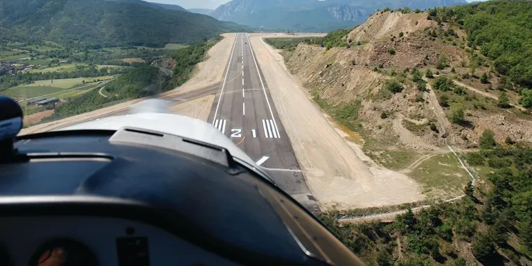 Els candidats a les eleccions d'Andorra discrepen sobre la construcció d'un aeroport al país