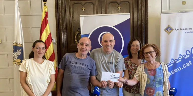 ‘Carretera i Manta’ completa un estiu d’alta participació amb una donació a La Seu Solidària