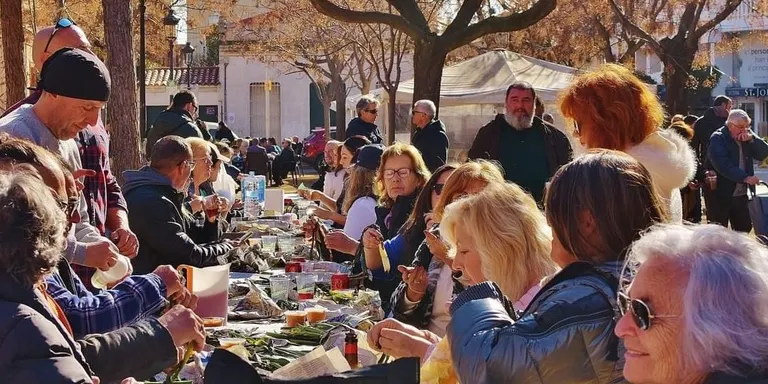 El XIP ha cuinat 8000 calçots a la plaça