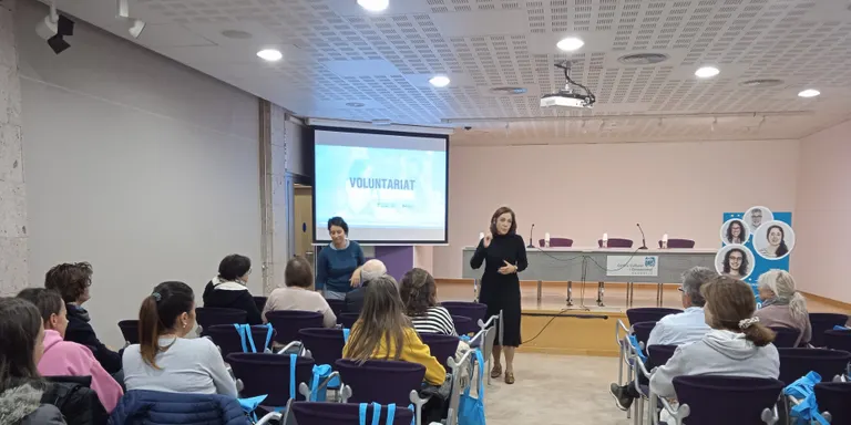 Vint-i-dues parelles lingüístiques participen al Voluntariat per la llengua a Cambrils