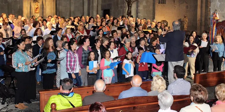 Uns 300 cantaires fan un concert conjunt a la Catedral de la Seu
