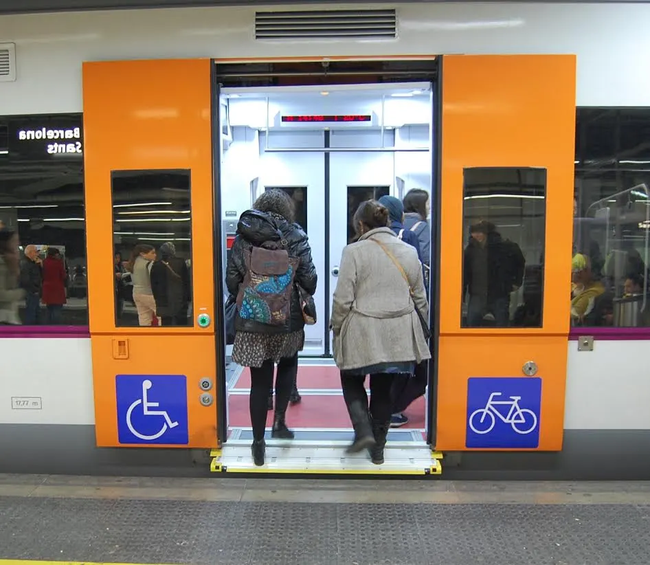Renfe adapta els trens a les persones amb mobilitat reduïda