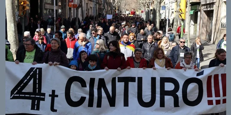 Més de 4.000 persones clamen a Sabadell contra el Quart Cinturó