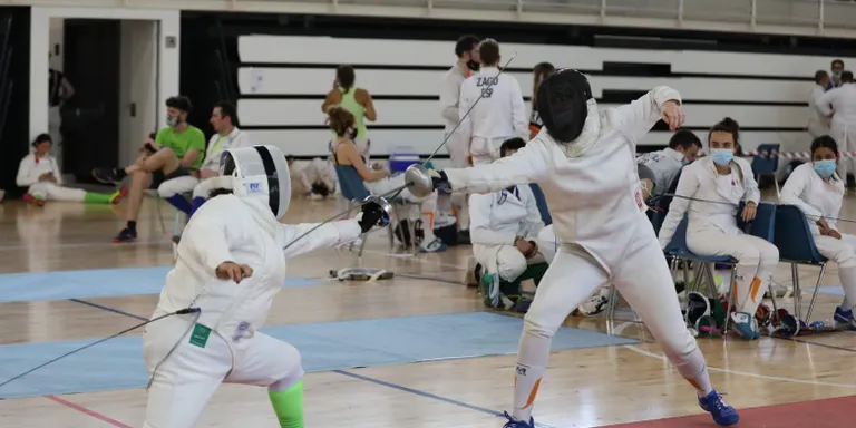 Els esgrimistes arenyencs Iolanda Agulló i Borja Galbany fan el salt a la competició internacional