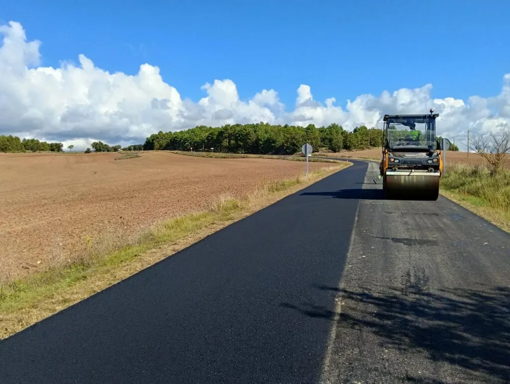 La Diputació de Lleida millora el ferm de la carretera de Cirera, a Lladurs