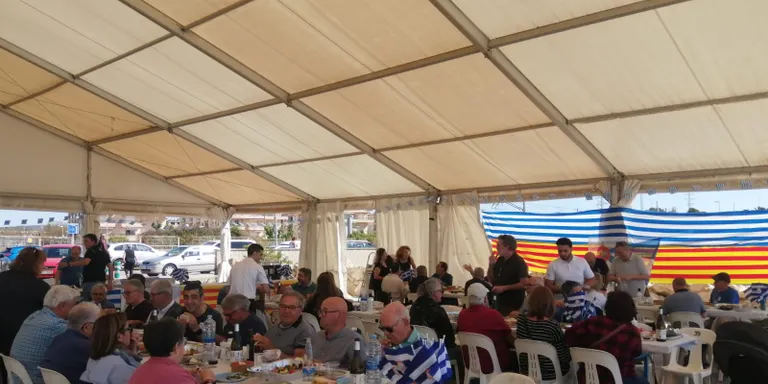L'espanyolisme fa pinya a la Sardinada Popular de la penya de Torredembarra