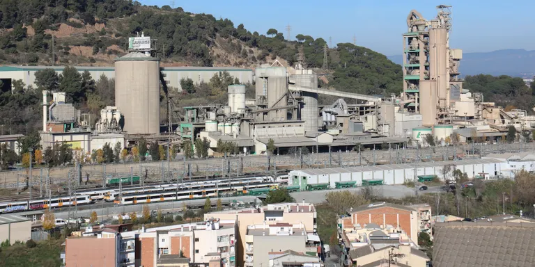 La fiscalia demana 2 anys de presó per a un excàrrec de la Generalitat per les autoritzacions a la cimentera de Montcada