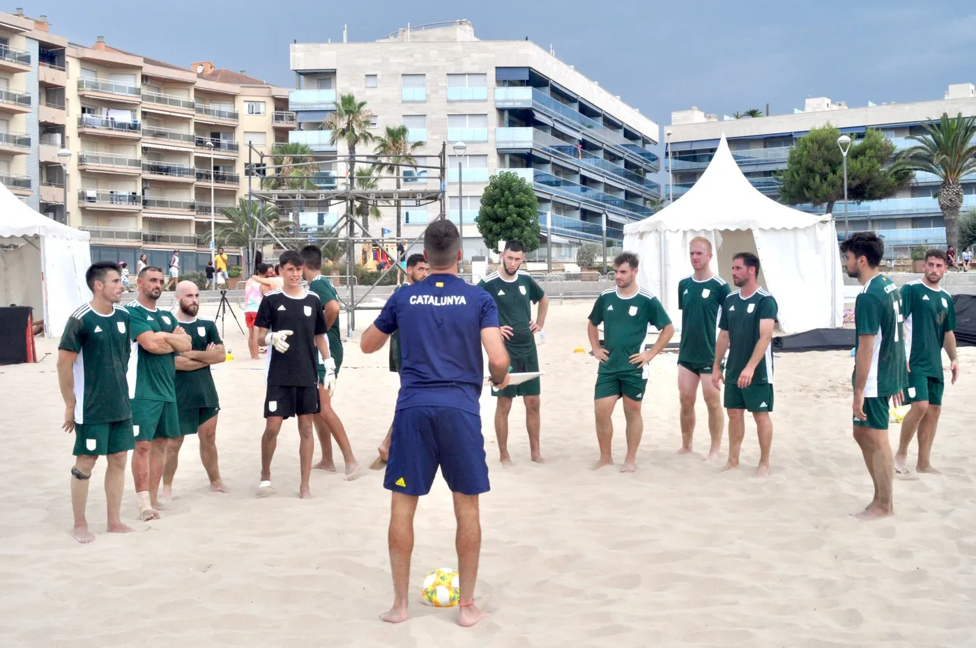 Cinc jugadors del Marina Cambrils entrenen amb la selecció catalana de futbol platja