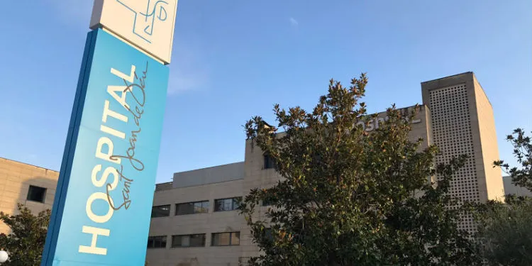 La meitat dels afectats pel coronavirus a l’Hospital de Sant Joan de Déu de Martorell són personal sanitari