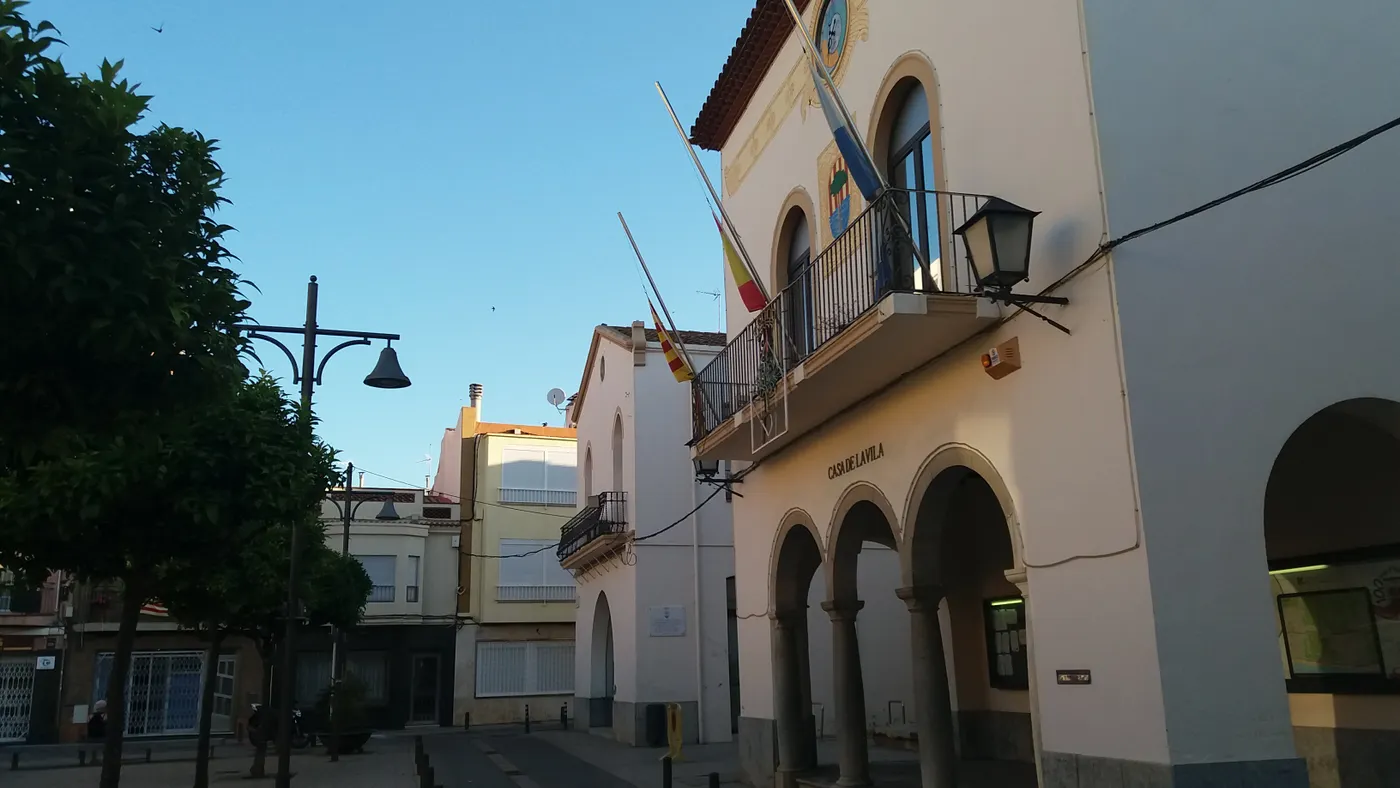 Comencen 10 dies de dol oficial per les víctimes del COVID-19