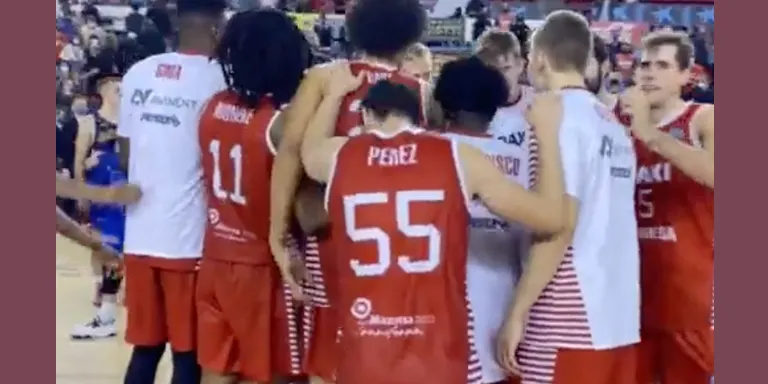 El Baxi Manresa remunta l’Stal Ostrów (81-76) en un retorn daurat a Europa