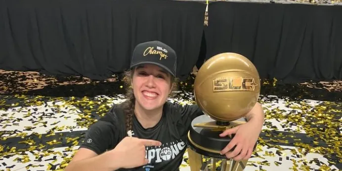La morellenca Bruna Anguera fa història a la NCAA de bàsquet