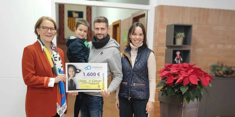 Cambrils pels Valents recapta 1.600 euros al Christmas Market de l’escola Aura de La Canonja