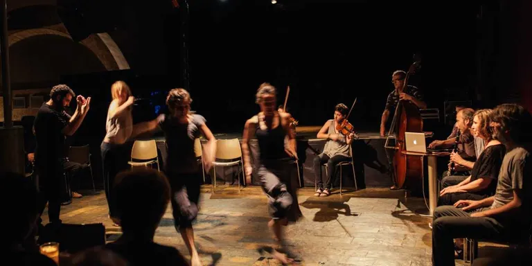 'Diàleg infinit', el muntatge del Col·lectiu Free't a La Vinya dels Artistes