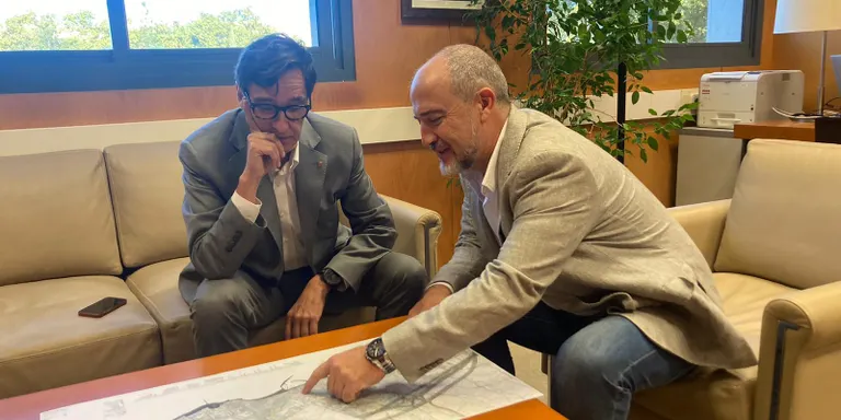 Salvador Illa es reuneix amb l’alcalde de Cambrils per conèixer les problemàtiques del municipi