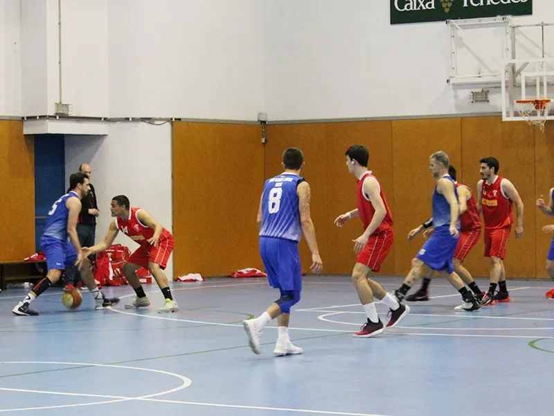 Molt es va complicar el partit per al CEB Sant Jordi masculí