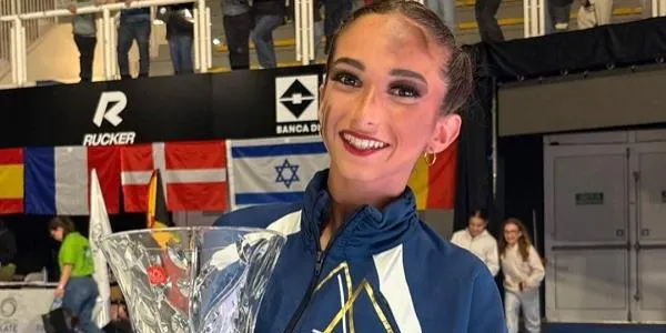 La patinadora Aina Fernandes, bronze en el Campionat d'Europa de Grups Xous Júnior amb el CAP Skating Cunit