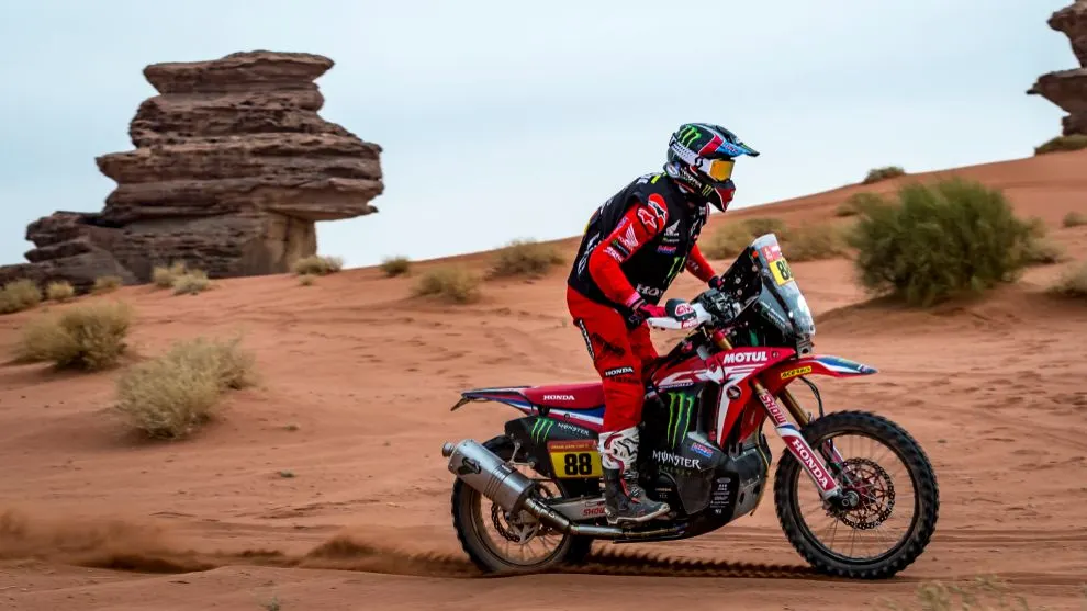 Dakar 2021: Benavides líder, Barreda abandona