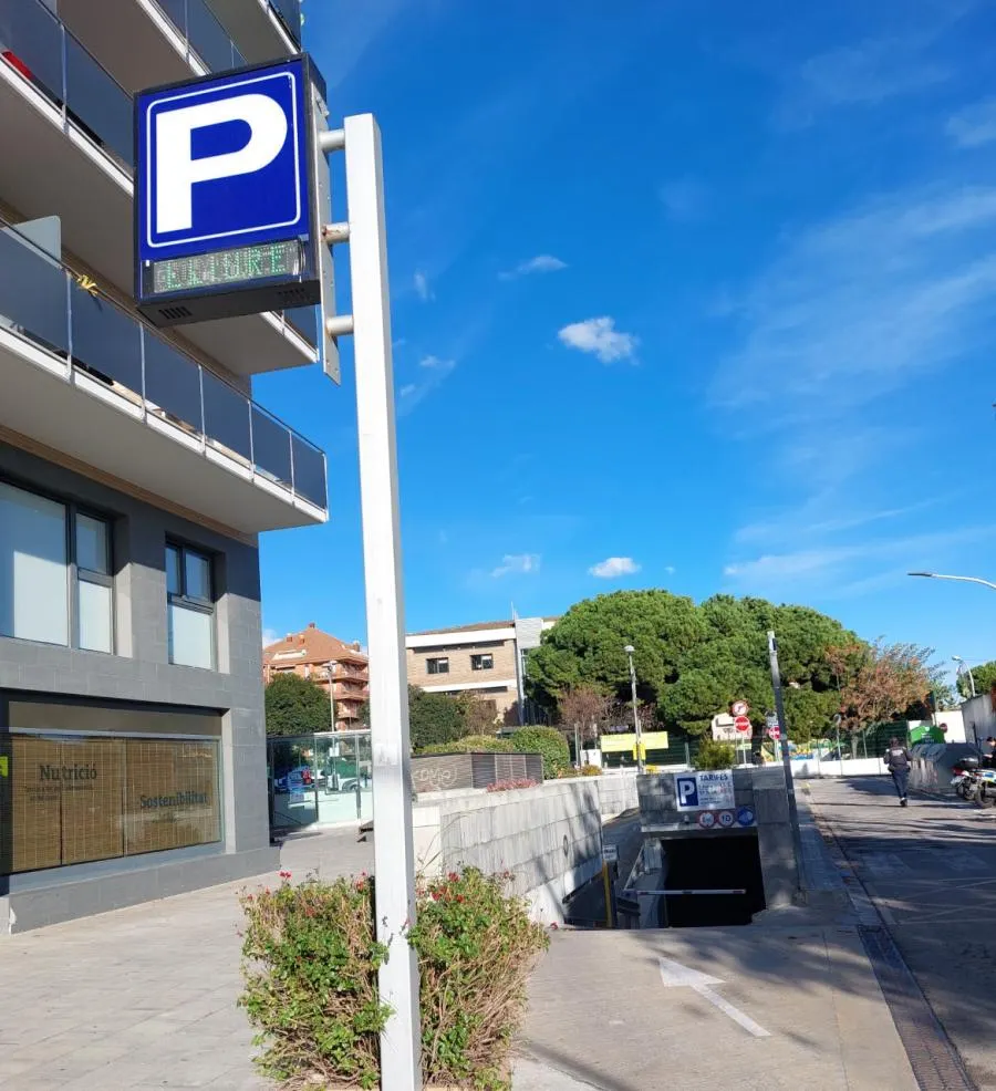 L’Ajuntament facilita tiquets gratuïts als comerços per a l’aparcament del Mercat Municipal