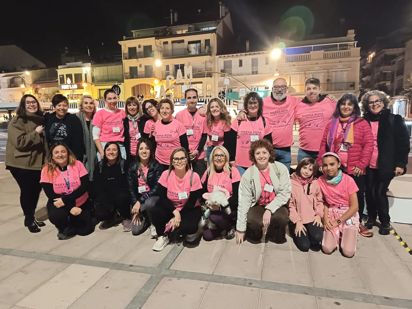 La Marxa Rosa «Llums invisibles» d’ACAM aplega 280 participants a Cambrils
