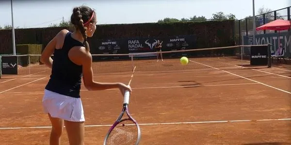 La tenista Anna Ortiz, subcampiona en la cinquena prova del Rafa Nadal Tour a Alacant