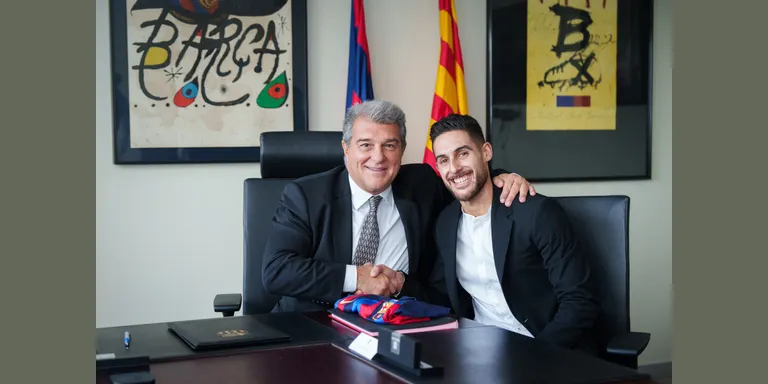 Adolfo renova fins al 2026 amb el Barça
