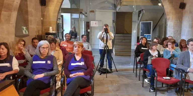 El govern del Consell Comarcal tomba la moció de la CUP per aplicar un complement salarial provisional a les treballadores familiars
