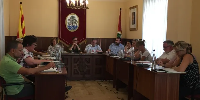 El ple aprova per unanimitat el desallotjament de la Raureta