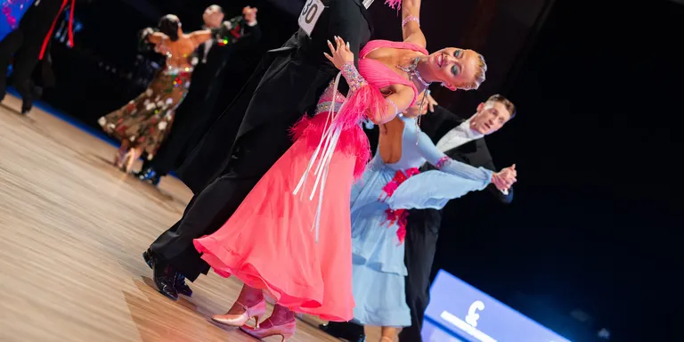 El Cambrils Dancesport Open omple el pavelló d’esports del millor ball del món