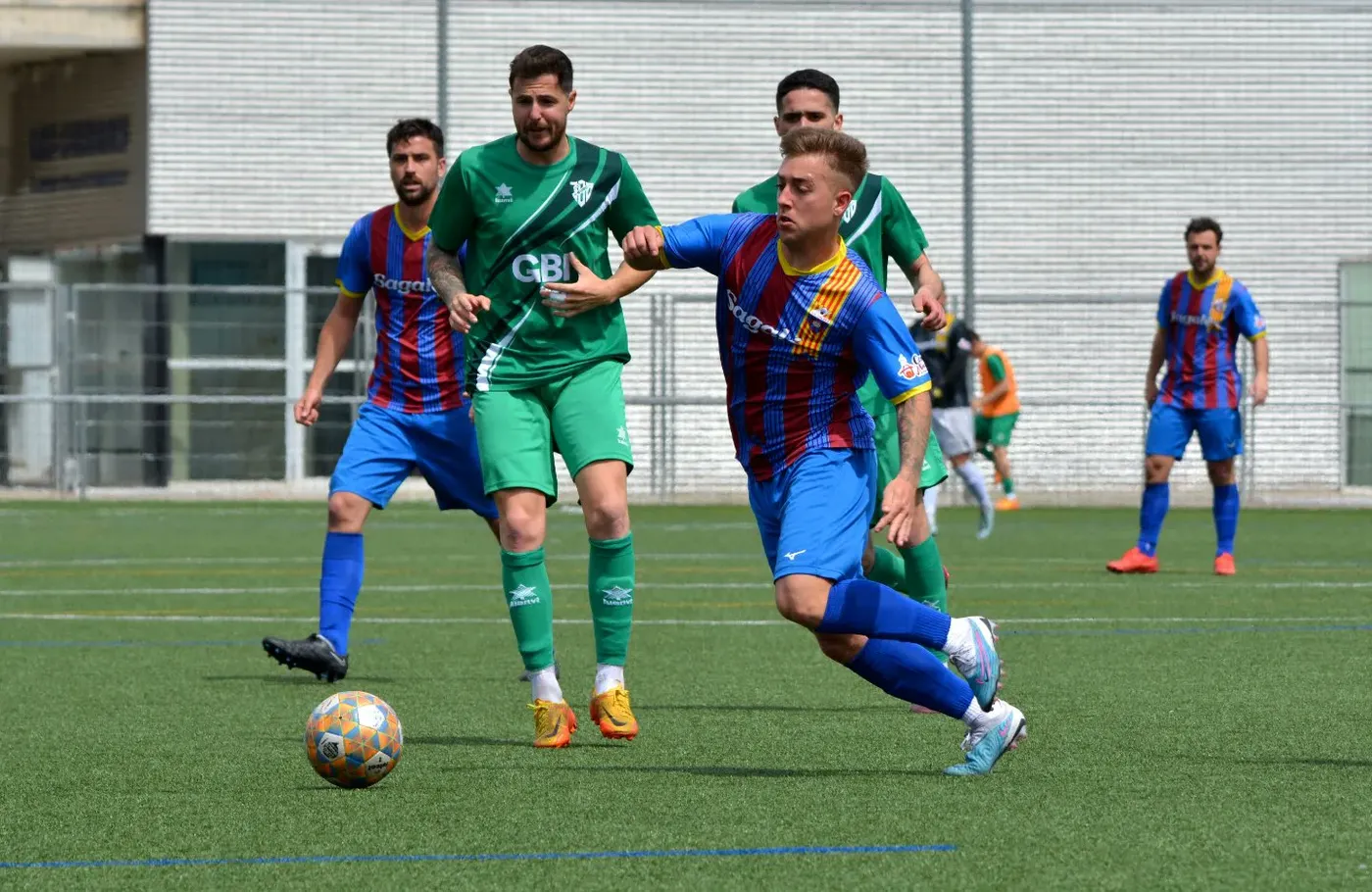 El CF Caldes empata a Banyoles i augmenta a 5 els punts que el separen de la zona de descens